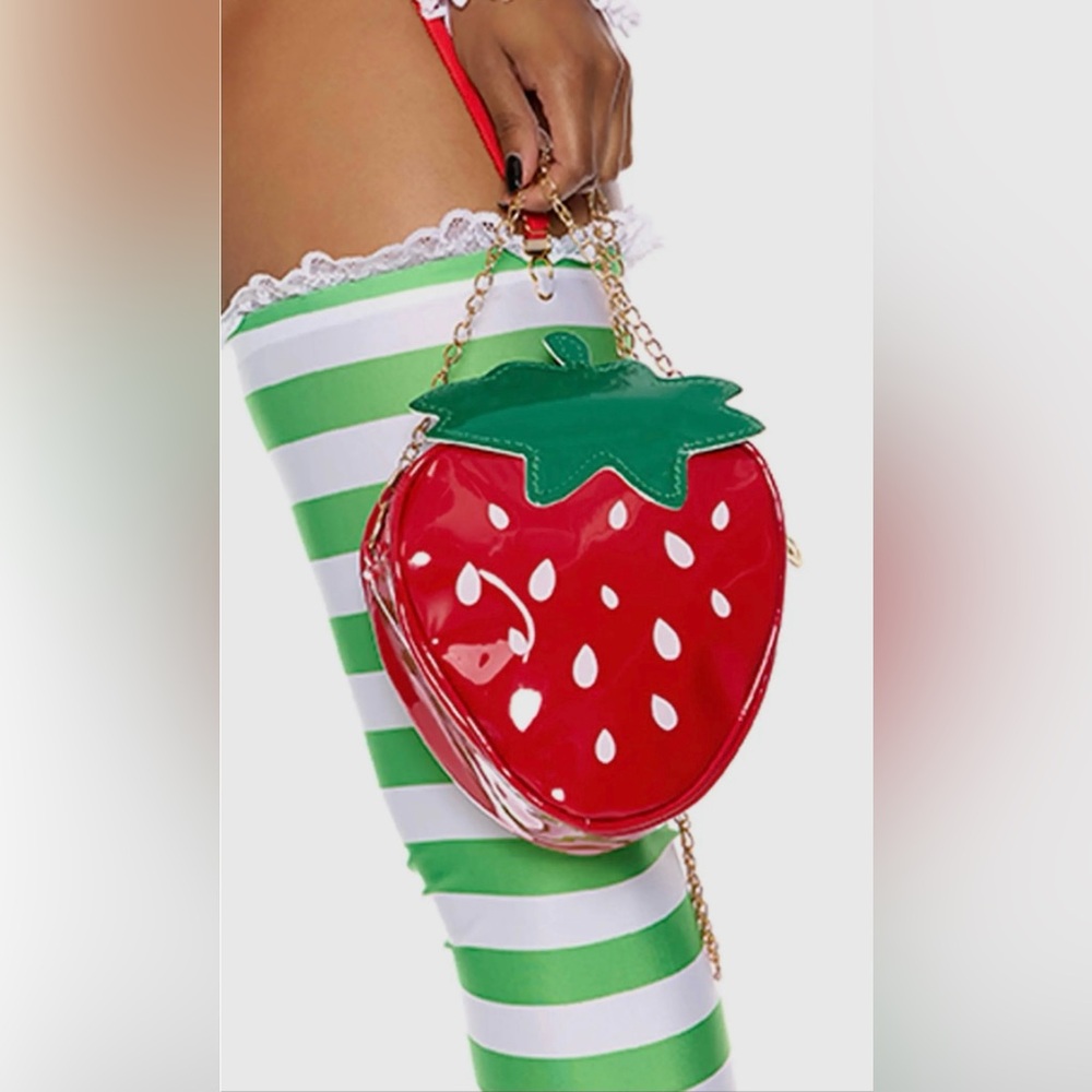 STRAWBERRY SHAPED BAG WITH CHAIN STRAP! 🍓🍓